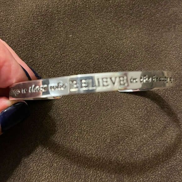 Source Unknown Jewelry - Dainty bangle bracelet. Excellent condition.